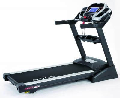 Sole F85.jpg Беговая дорожка Sole F85 2019 Информативный дисплей с мягкой голубой подсветкой отображает все данные тренировки, мультимедийные возможности позволяют подключить mp3 плеер и тренироваться под любимую музыку.
Мощный мотор 3,5 л.с.(постоянная мощность) с повышенным крутящим моментом.
Регулировка скорости: 0,8–18 км/ч.
Регулировка наклона : 0-15°.
Размер бегового полотна: 56 см х 153 см.
Двухслойное усиленное беговое полотно 2,5 мм.
Количество программ: 10 + 1 кардиопрограммы.
Максимальный вес пользователя: 150 кг.
Гарантия: 2 года.