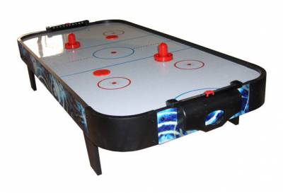 Aerohockey Alayska b.jpg Игровой стол аэрохоккей DFC "Аляска" Аляска - уникальный настольный аэрохоккей для всей семьи.
Корпус аэрохоккея выполнен из МДФ, покрыт ламинатом.
Подключается аэрохоккей к сети с напряжением 220 V.
Размеры стола: 100х50х20 см.
Вес стола: 7 кг.
