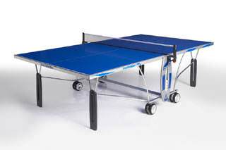 Cornilleau250Indo.jpg Теннисный стол Cornelleau Sport 250 Indoor синий Теннисный стол Cornelleau Sport 250 Indoor - любительский стол, предназначенный для игры в помещении.
Игровое поле: 19-мм ДВП.
Вес стола : 76 кг.
Компактность в хранении, легкое и безопасное складывание и раскладывание стола.
Размер в игровом положении: 274 х 152,5 х 76 см.
Производство: Cornilleau (Франция)