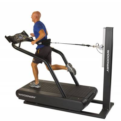 force1.0.jpg Беговая дорожка Woodway Force Беговая дорожка WOODWAY Force - это универсальный тренажер для развития скорости и силы через тренировку преодоления сопротивления
Тренажер позволяет инструкторам и тренерам создать гибкие условия для тренировки нижней части тела спортсмена и увеличить силу рывка, постоянно контролируя успехи своих подопечных.
Forcе не имеет двигателя и является системой с магнитным торможением.
Система нагрузки: электромагнитная система нагрузки, создающая усилие от 7 до 70 кг.
Тип ремня: 60 отдельных резиновых планок.
Угол наклона дорожки 0 - 15%.
Приводная система: 114 шарикоподшипника с 14 роликовыми направляющими (с боковым допуском 4 мм).
Беговая поверхность: 43 X 173 см.
Гарантия: 5 лет на мотор и ремень.